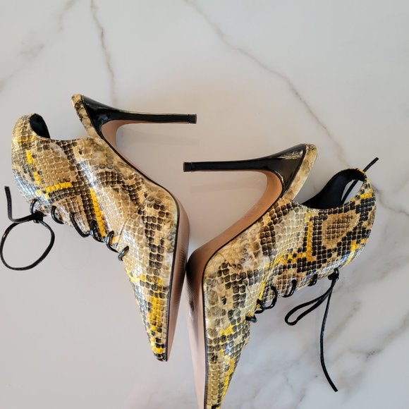 ASOS  Lace lace up high heeled shoe in yellow snake - Picture 4 of 7